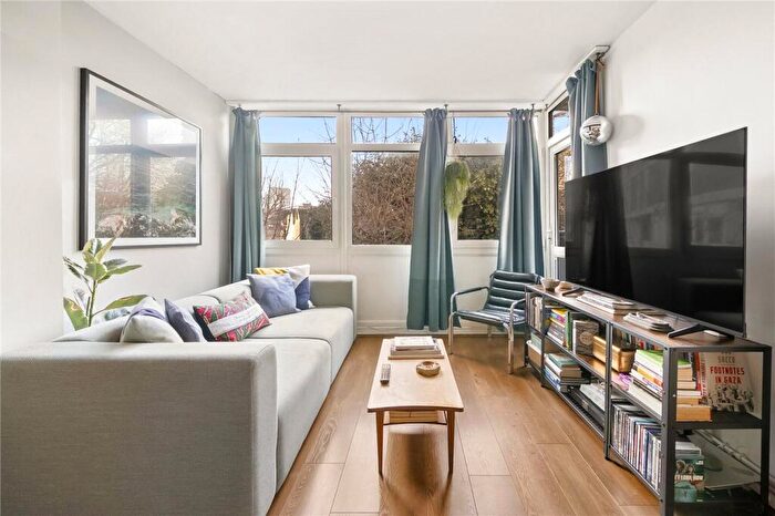 3 Bedroom Flat For Sale In Baroness Road, London, E2