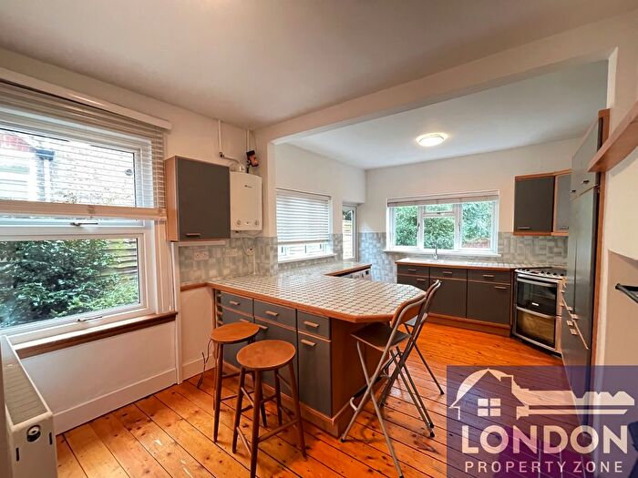 3 Bedroom Semi-Detached House To Rent In Chisholm Road, East Croydon, CR0