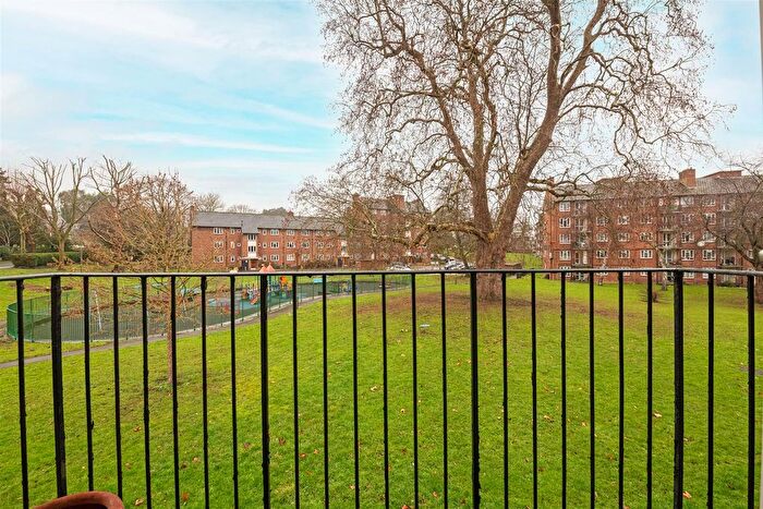 3 Bedroom Flat To Rent In Whitnell Way, London, SW15