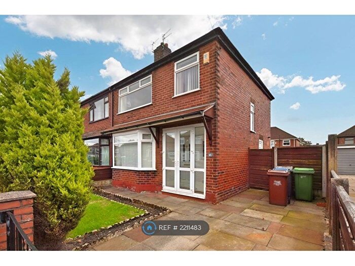 3 Bedroom Semi-Detached House To Rent In Whitegate Road, Chadderton, Oldham, OL9