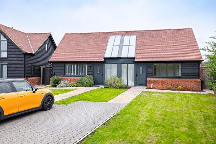 3 Bedroom Semi-Detached House For Sale In Sewardstone Road, Chingford, E4