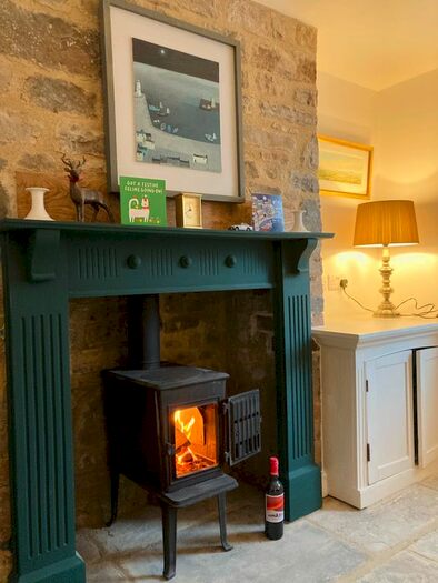 2 Bedroom Cottage To Rent In Tockington Green, Tockington, Bristol, BS32