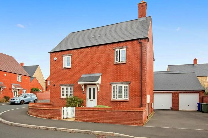 3 Bedroom Detached House For Sale In Setters Way, Roade, Northampton, NN7