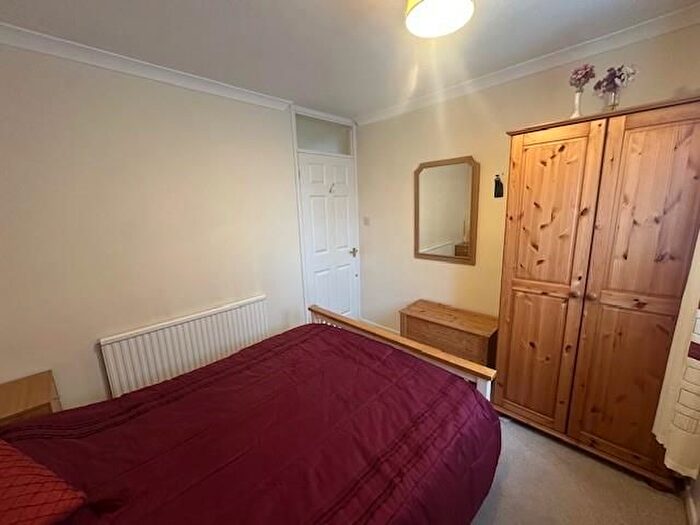 2 Bedroom Detached Bungalow To Rent In The Moors, Thatcham, RG19