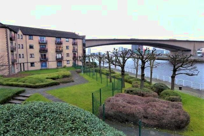 3 Bedroom Flat To Rent In Riverview Place, Glasgow, G5