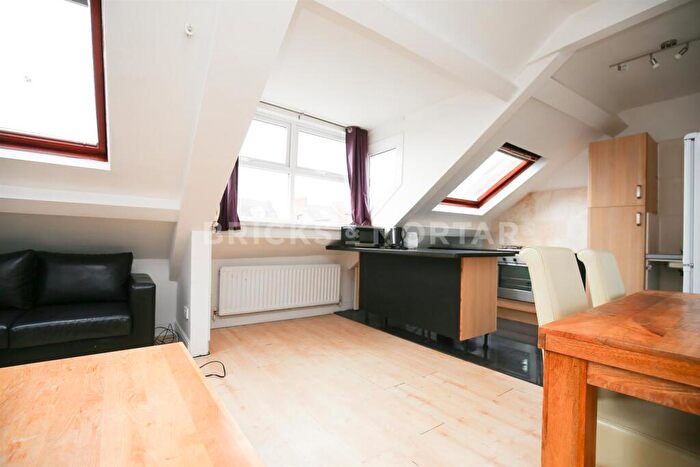 3 Bedroom Apartment To Rent In (£pppw) Westgate Road, City Centre, NE4