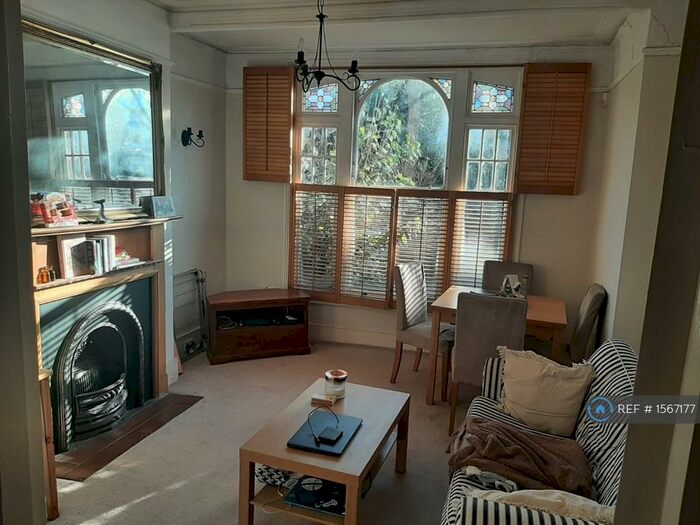 1 Bedroom Flat To Rent In Cavendish Road, London, SW12