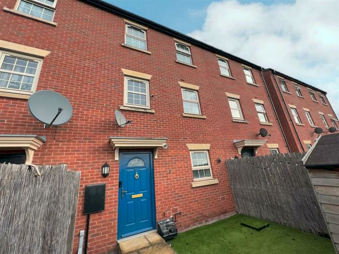 2 Bedroom Town House To Rent In Towpath Court, Spondon, Derby, DE21