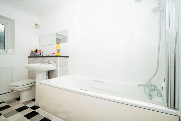 3 Bedroom Terraced House For Sale In Bath Street, Weymouth, DT4