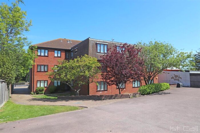 2 Bedroom Flat To Rent In Arterial Road, Eastwood, Leigh-On-Sea, SS9