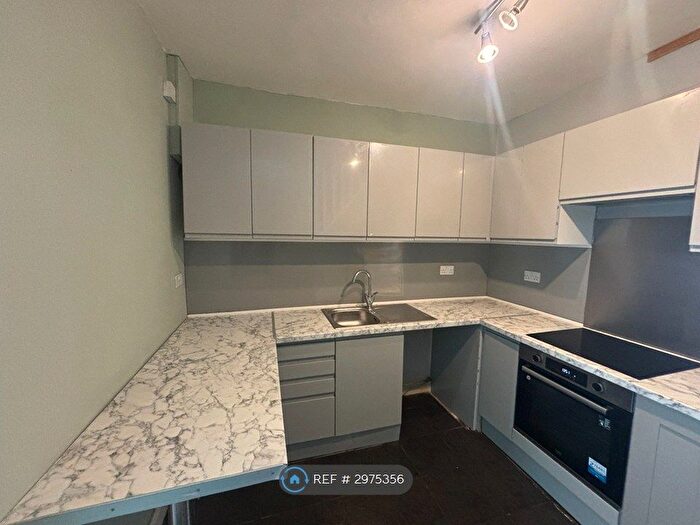 2 Bedroom Terraced House To Rent In Churchill Avenue, Hull, HU3