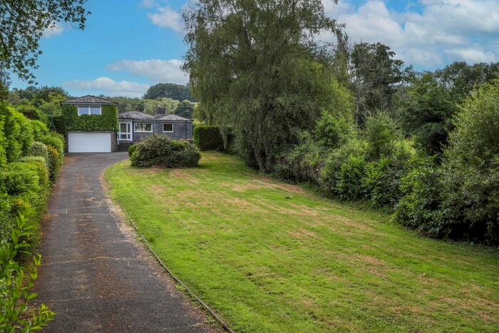 3 Bedroom Detached House For Sale In Lowerdown, Bovey Tracey, Newton Abbot, TQ13