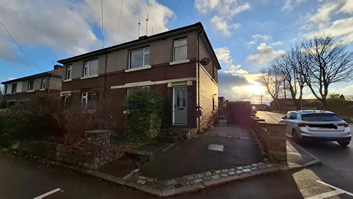 3 Bedroom Semi-Detached House For Sale In Stoneleigh Road, Springhead, OL4