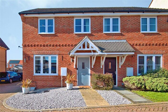 3 Bedroom Semi Detached House For Sale In Dulwich Avenue, Basildon, Essex, SS15