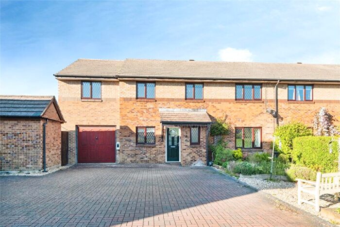 6 Bedroom Semi Detached House For Sale In Thompson Drive, Caversfield, Bicester, Oxfordshire, OX27