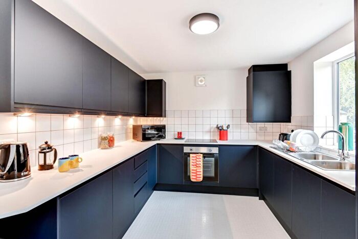 6 Bedroom House To Rent In Garrick Road, Bath, BA2