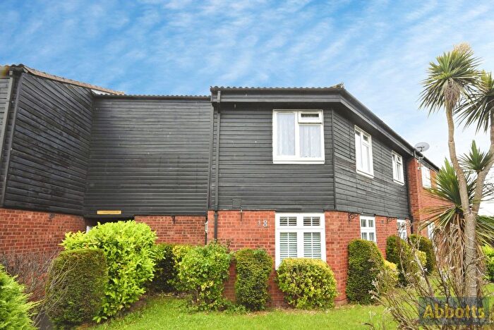 2 Bedroom Flat For Sale In Lundy Close, Southend-On-Sea, Essex, SS2