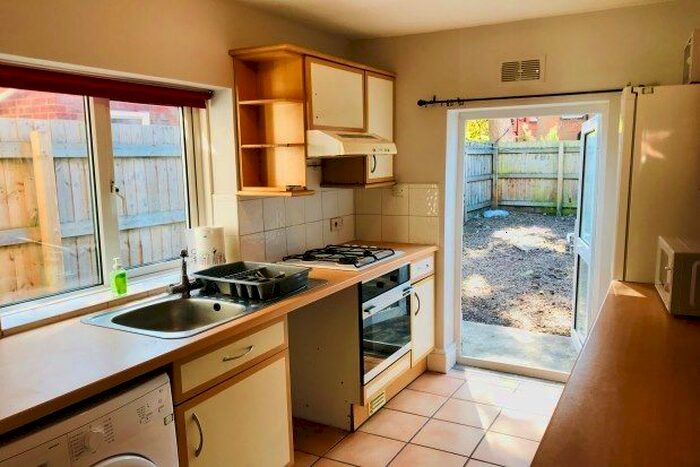 3 Bedroom Terraced House To Rent In Milton Road, Southampton, SO15