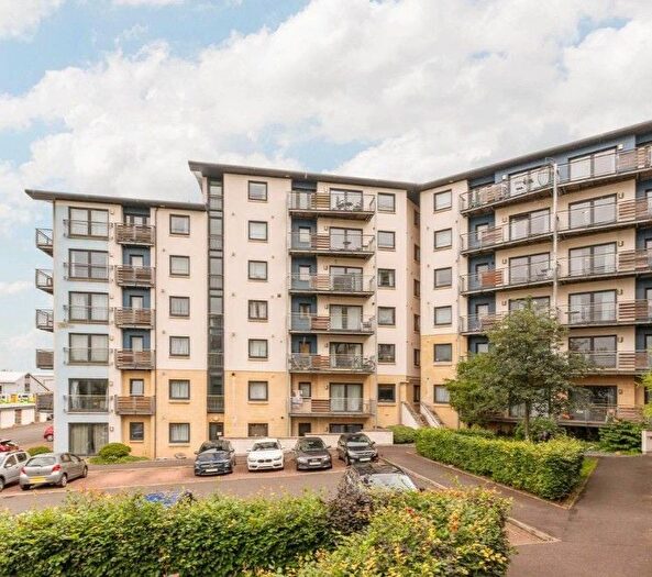 2 Bedroom Flat To Rent In Drybrough Crescent, Edinburgh, EH16