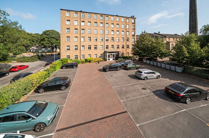 2 Bedroom Flat For Sale In Textile Street, Dewsbury, West Yorkshire, WF13
