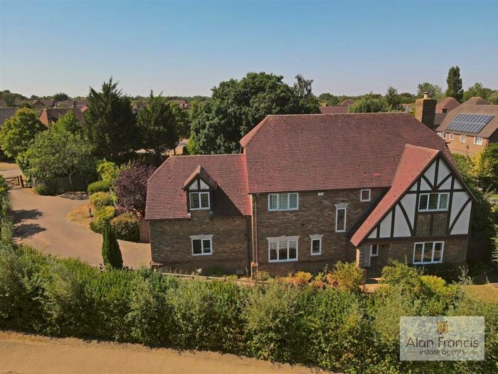 5 Bedroom Detached House To Rent In Lynmouth Crescent, Furzton, Milton Keynes, MK4