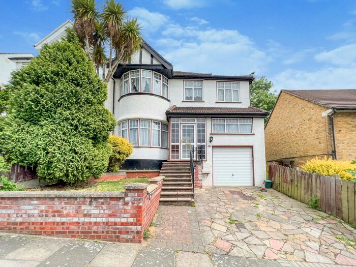 4 Bedroom Semi-Detached House To Rent In Buck Lane, London, NW9