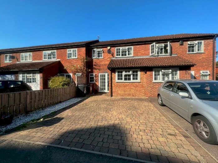 1 Bedroom Terraced House To Rent In Downs Road, Luton, Bedfordshire, LU1