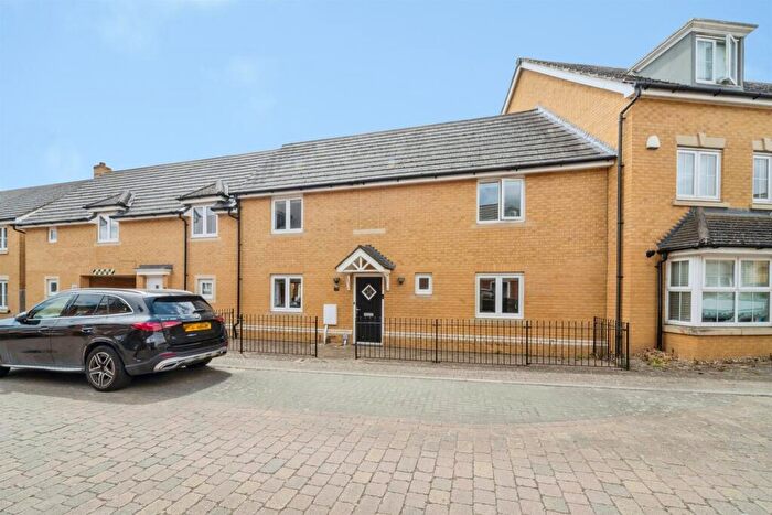 3 Bedroom Terraced House For Sale In Matthau Lane, Oxley Park, Milton Keynes, MK4