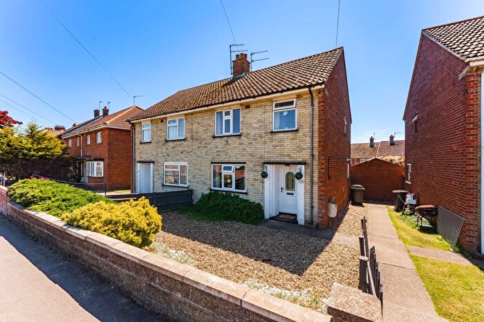 3 Bedroom Semi-Detached House For Sale In Oulton Road, Lowestoft, NR32