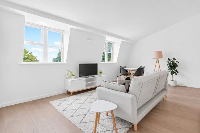 2 Bedroom Flat To Rent In Bluegate Mews, Cable Street, E1