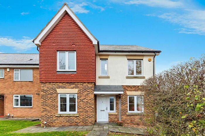 4 Bedroom Detached House For Sale In Woods Avenue, Hatfield, AL10