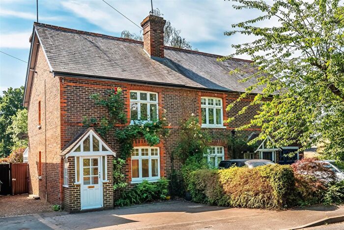 2 Bedroom Semi-Detached House For Sale In Tanhouse Road, Oxted, RH8