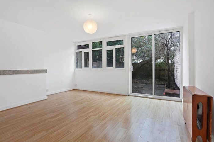 3 Bedroom Maisonette To Rent In Wick Road, London, E9