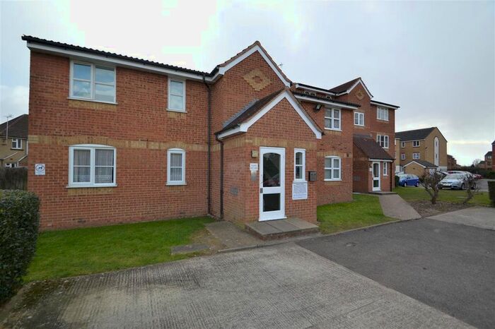 2 Bedroom Flat To Rent In Redford Close, Feltham, TW13