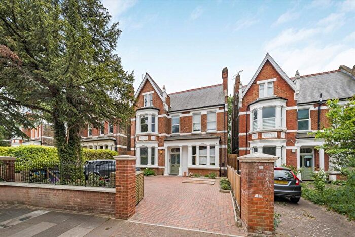 3 Bedroom Flat For Sale In Walm Lane, The Mapesbury, NW2