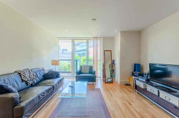 2 Bedroom Flat To Rent In Drayton Park, Angel, London, N5