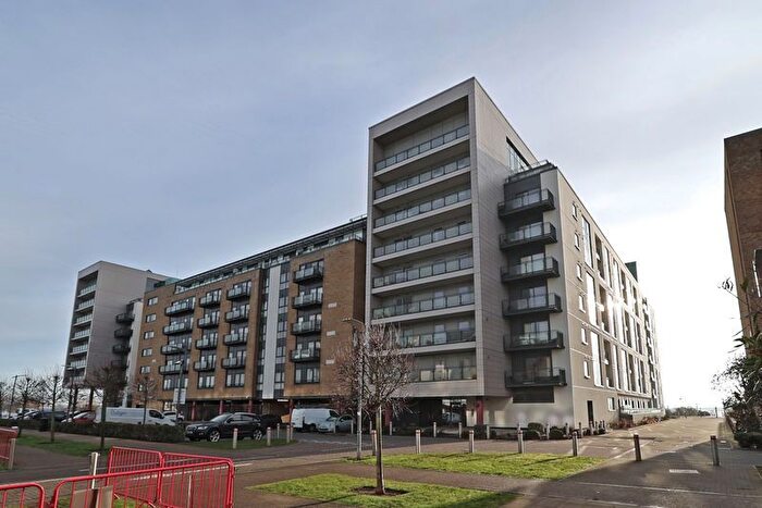 2 Bedroom Flat For Sale In Davaar House, Ferry Court, Cardiff, CF11