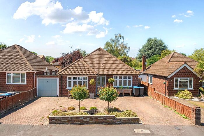 3 Bedroom Bungalow For Sale In Crosslands, Chertsey, KT16