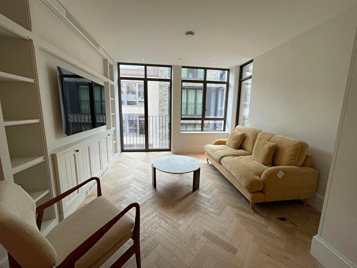 2 Bedroom Flat To Rent In Tottenham Mews, London, W1T