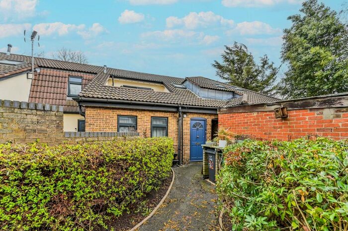 1 Bedroom Flat To Rent In Cherry Close, Walthamstow, London, E17