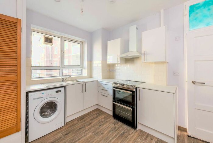 3 Bedroom Flat To Rent In Wiltshire Close, Chelsea, London, SW3