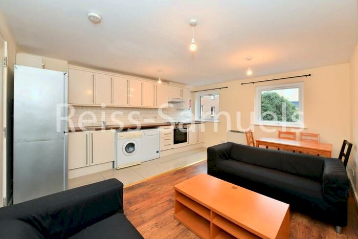 5 Bedroom Town House To Rent In Cyclops Mews, London, E14