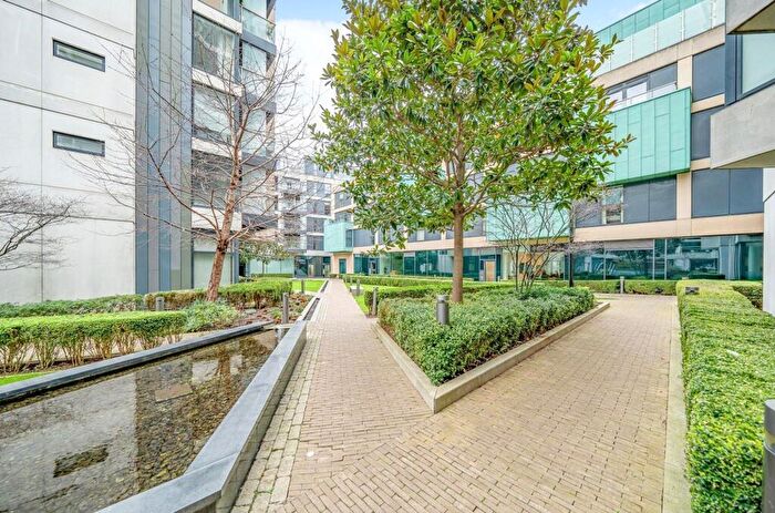 2 Bedroom Flat For Sale In Dance Square, London, EC1V - Photo 10
