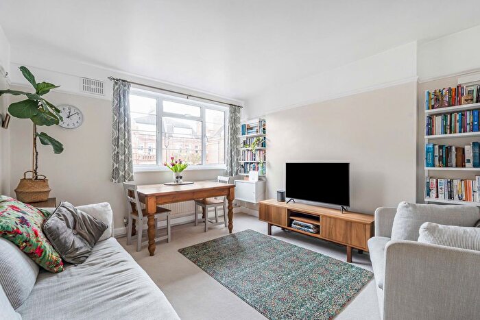 2 Bedroom Flat For Sale In Hamlet Gardens, London, W6