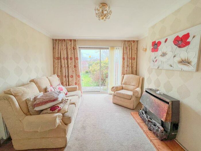 3 Bedroom Semi-Detached House For Sale In Mayland Drive, Streetly, Sutton Coldfield, B74