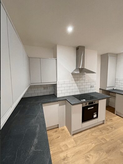 3 Bedroom Semi-Detached House To Rent In Chiltern Close, Croydon, CR0