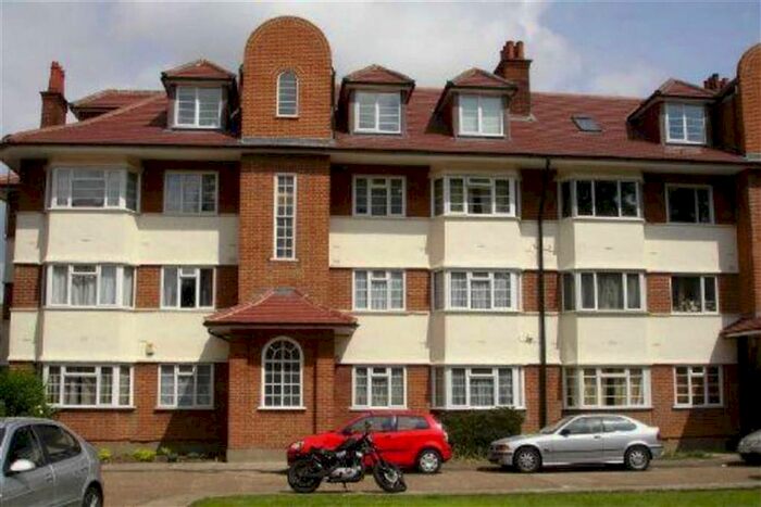 3 Bedroom Flat To Rent In Imperial Court, Harrow, Middlesex HA2