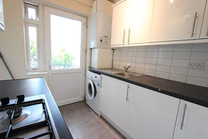 2 Bedroom Flat To Rent In Ewart Grove, London, N22