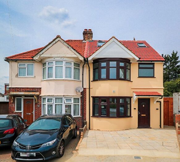 5 Bedroom Semi-Detached House To Rent In Stuart Avenue, London, NW9