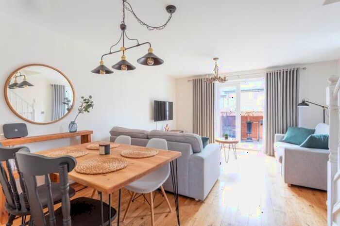 2 Bedroom House To Rent In Oaklands Street, Leeds, Uk, LS8